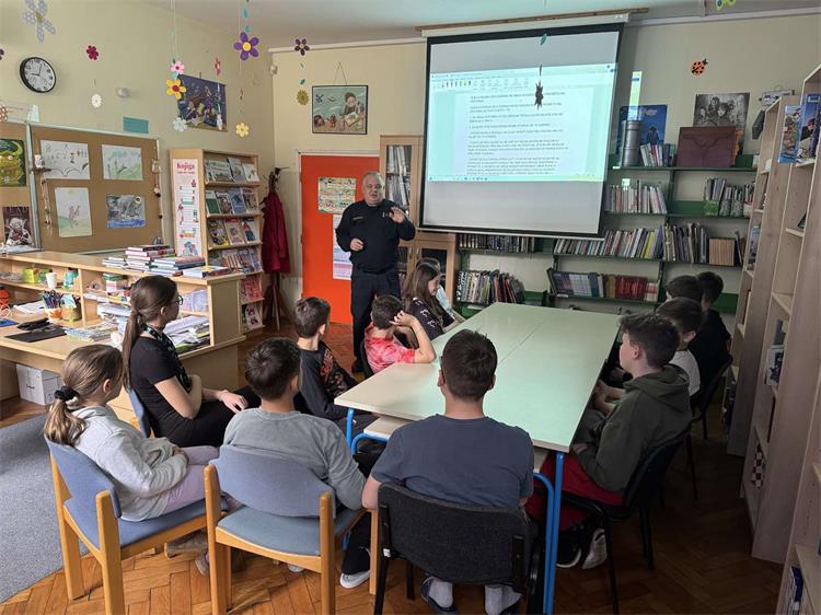 Slika /2025/Promet/Jurakove edukacije/Kneževi Vinogradi/IMG-6d592bb64b52730a201028515d52cf0b-V.jpg